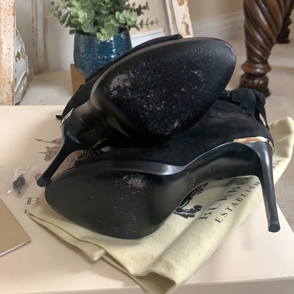 ♥️💯AUTHENTIC BURBERRY The artist pelling 110 peep toe ankle bootie ♥️ - Picture 5 of 12